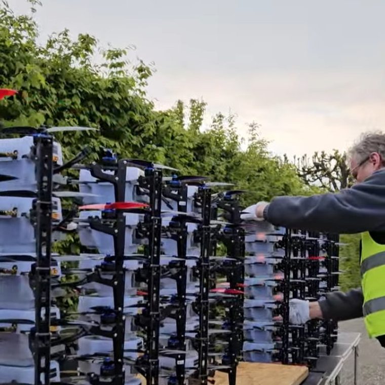Transport der Drohnen in Spezial-Racks